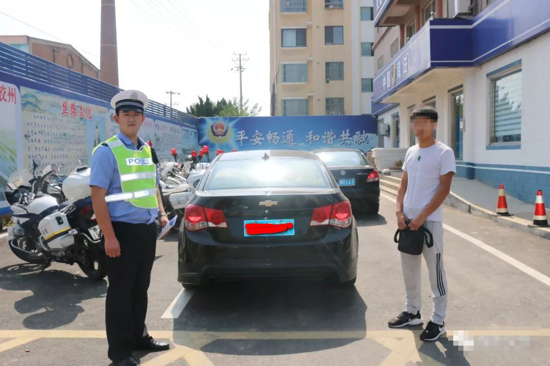 逮住了,！膠州警方今天查獲一輛“炸街車”，繳獲炸街神器,！